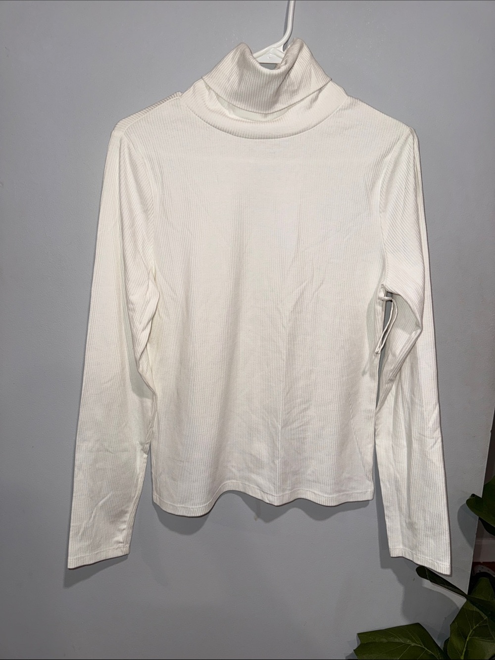 Women's White Ribbed Turtleneck Long Sleeve Top